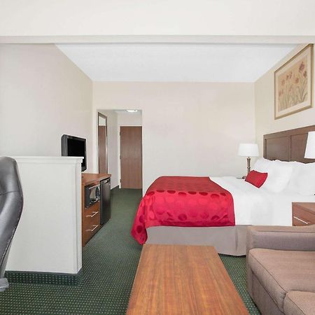 Ramada By Wyndham Denver International Airport Exterior photo