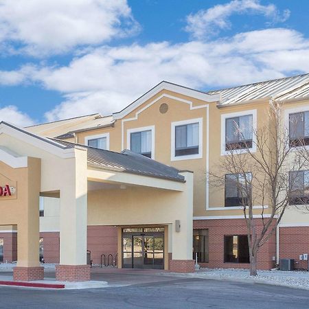Ramada By Wyndham Denver International Airport Exterior photo