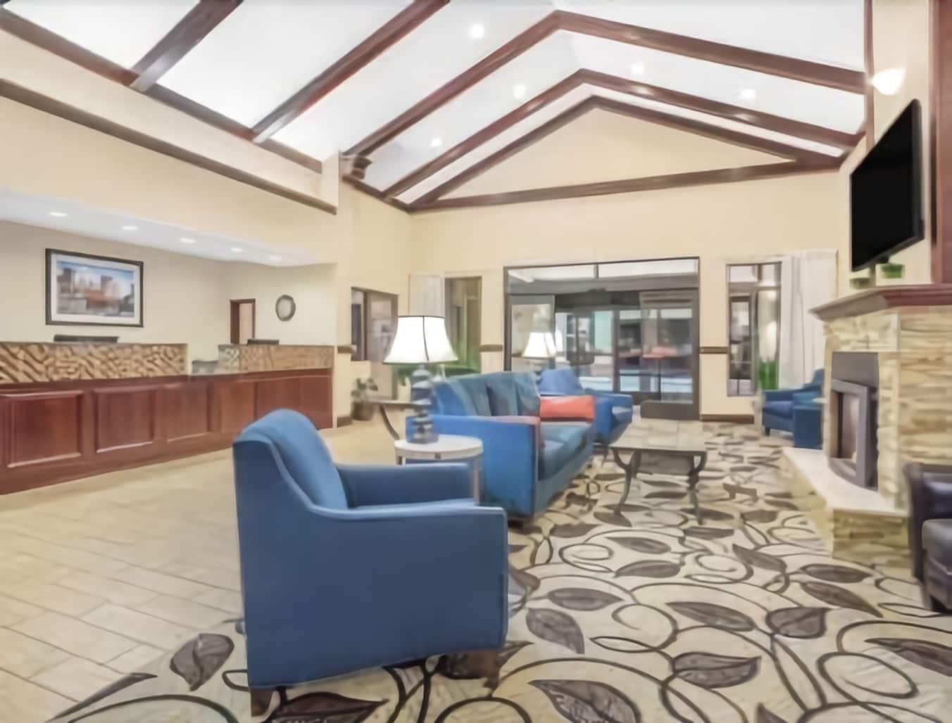 Ramada By Wyndham Denver International Airport Exterior photo