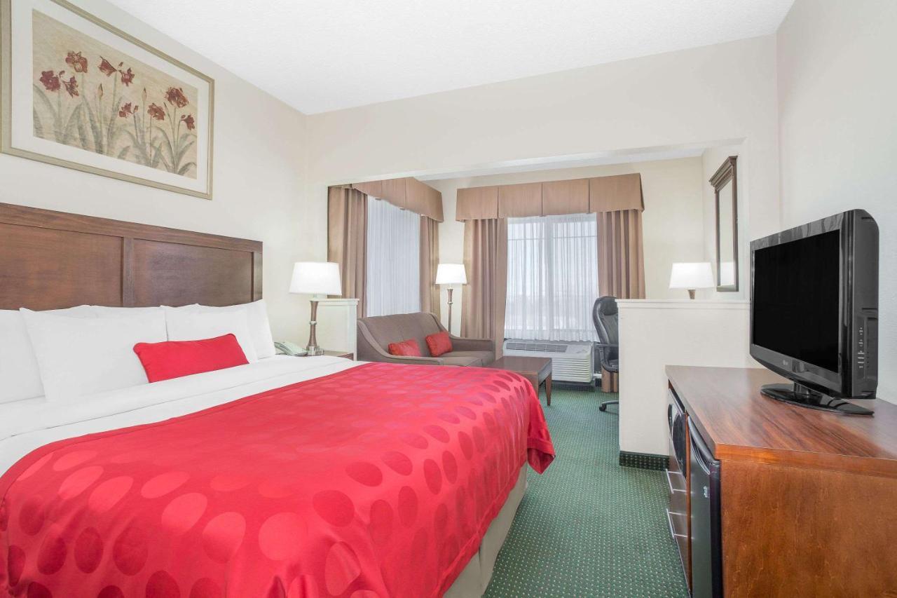Ramada By Wyndham Denver International Airport Exterior photo
