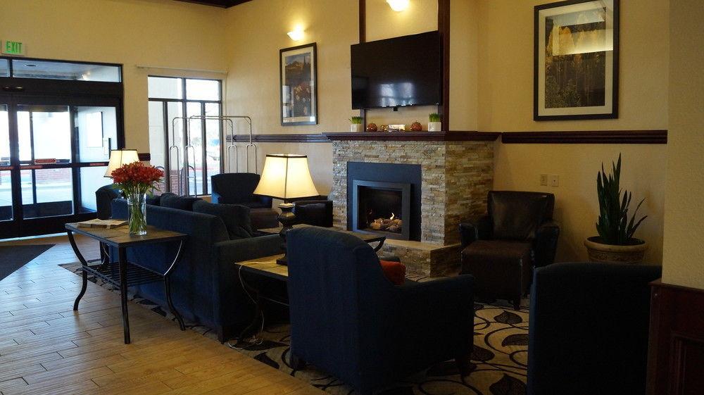 Ramada By Wyndham Denver International Airport Exterior photo